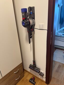 Prodám vysavač Dyson V8 Animal Plus - 2