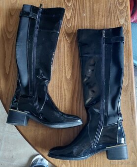 Dámské černé kozačky značky MIGATO - 2