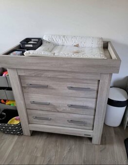 Dětská rostoucí postýla a komoda s přebalovacím pultem - 2