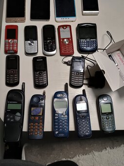 Staré mobilní telefony - 2