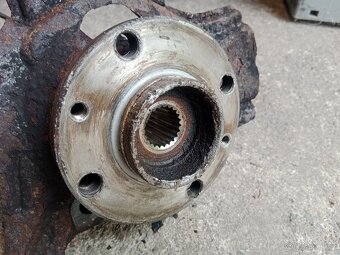 Fiat Punto 1.2 44 kW,12/2004 levá přední těhlice - 2