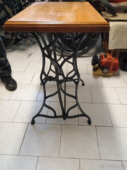 Stolek od šicího stroje - 2