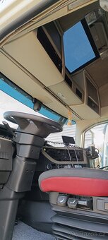 Tahač Volvo a náves Vanhool - 2