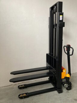 Plně elektrický vysokozdvižný paletový vozík EMF12/30 - 2