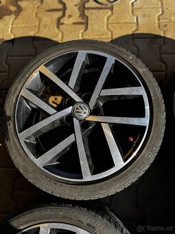 ALU KOLA VW GOLF VII R18 5x112 5G0601025CP + PNEU 225/40 R18 - 2