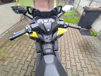 Honda Forza 125  . 11 kW - 2