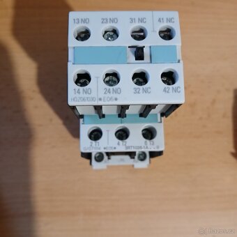Stykač Siemens 3RT1026-1A + modul 3RH1921-1FA22 - 2