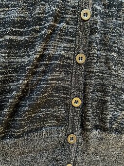 Delší propínací svetřík se stříbrnou nití, vel M i méně, FF - 2