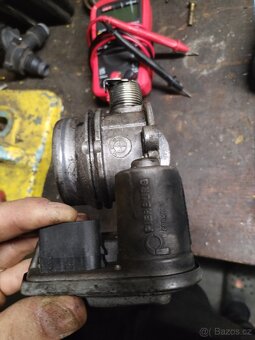 Klapka BMW e90 E87 E60 - 2