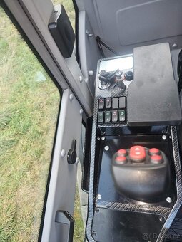 Kolový ,teleskopický nakladač 16T - 2