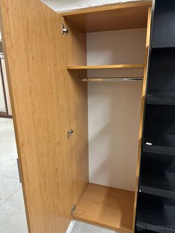 Šatní skříň – světlé dřevo - 2