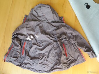 Goretex orig. bunda s kapucí zn. Berghaus, vel. S,nepoškozen - 2