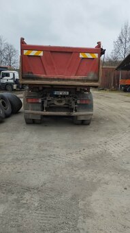 nákladní automobil sklápěč - 2