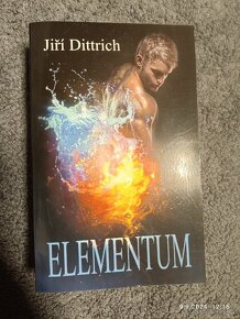 Knihy různých žánrů.. fantasy, romantika/Young adult, horor - 2