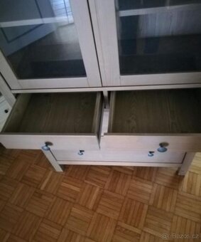 HEMNES VITRÍNA - 2