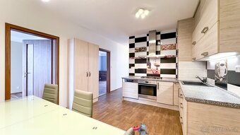 Prodej bytu 4+1 s lodžií, 98 m2 - Mariánské Lázně - 2
