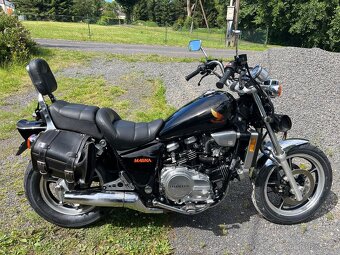 Honda VF 700 Magna - 2