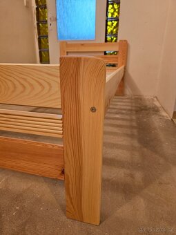 🛏️ Masivní borovicová postel 90x200 cm s roštem - 2