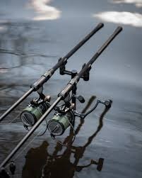 Ahojte, nemá někdo zájem o tyto věci ?  Fox kaprový prut Eos - 2