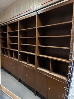 Dřevěné regály do prodejny - 2