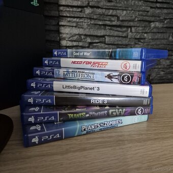 PlayStation 4 500GB + 2 Ovladače + 9 Her - 2