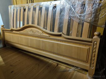 Pastel masiv na matraci 200x200 + noční stolky - 2