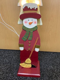 Dřevěná vánoční dekorace svítící sněhulák - 2