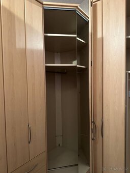 Rohová skříň / šatní sestava - 2