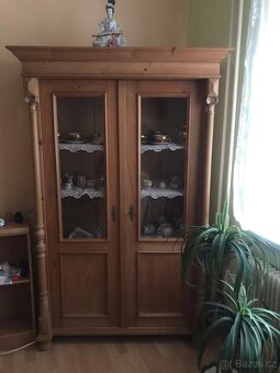 Nábytek z masivu - modřínu - 2