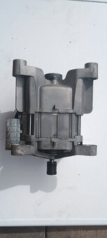 motor z pračky Whirpool - 2