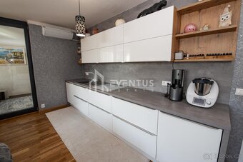 Prodej bytu 4+kk 143 m2 - 2
