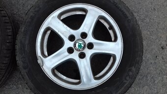 Škoda Octavia 1 sada originál alu + letní pneu 195/65/15 - 2