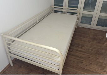 Postel s matrací a roštěm Ikea - 2