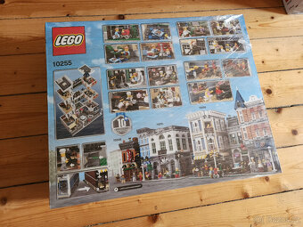 LEGO 10255 Shromáždění na náměstí - 2