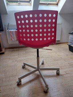 Židle IKEA SKÅLBERG / SPORREN růžová - 2