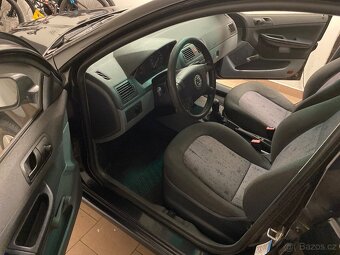 ŠKODA FABIA KLIMATIZACE, parkovací senzory, zánovní pneu… - 2