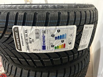 Zimní pneu 225/40 r18"XL Semperit - 2