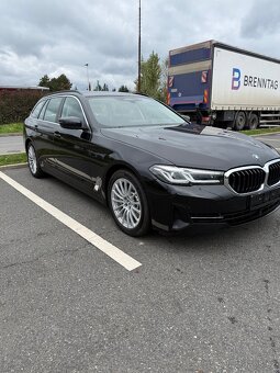 BMW 530e. 215 kW . 140000 km. - 2