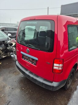 Vw Caddy  2010 + náhradní díly - 2