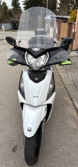 Kymco 300i GT ABS - 2