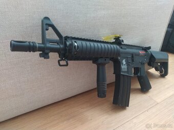 Airsoftova zbraň M4 - 2