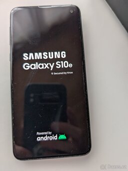 Samsung S10e 128Gb, černý - 2