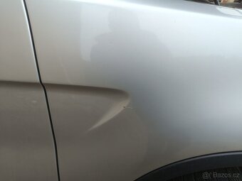 BMW X5 e53 pravý blatník titansilber - 2