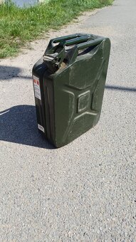 Plechové kanystry 20 l - 2