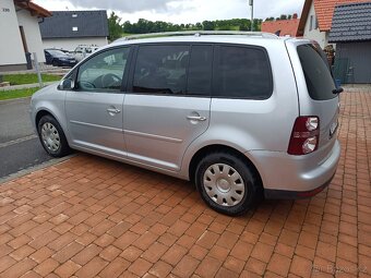 VW Touran 2007 1.9 TDi,7míst,Websto,automatické parkování - 2
