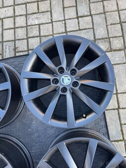 ORIGINÁL Alu Škoda ALARIS R18, 5x112 - TOP STAV - 2
