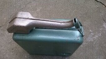 Retro kanystr s nálevkou na 5l - 2