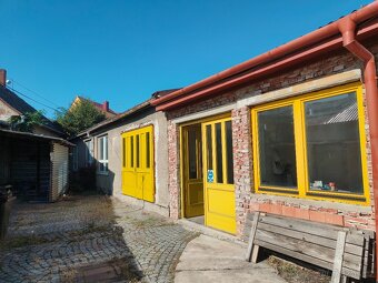 Pronájem dílny / skladu – 230 m² (kancelář + šatna) - 2