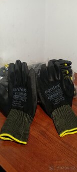 OCHRANNÉ RUKAVICE - 2