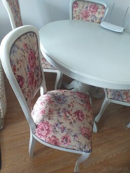Kulatý stůl a 4 židle - 2